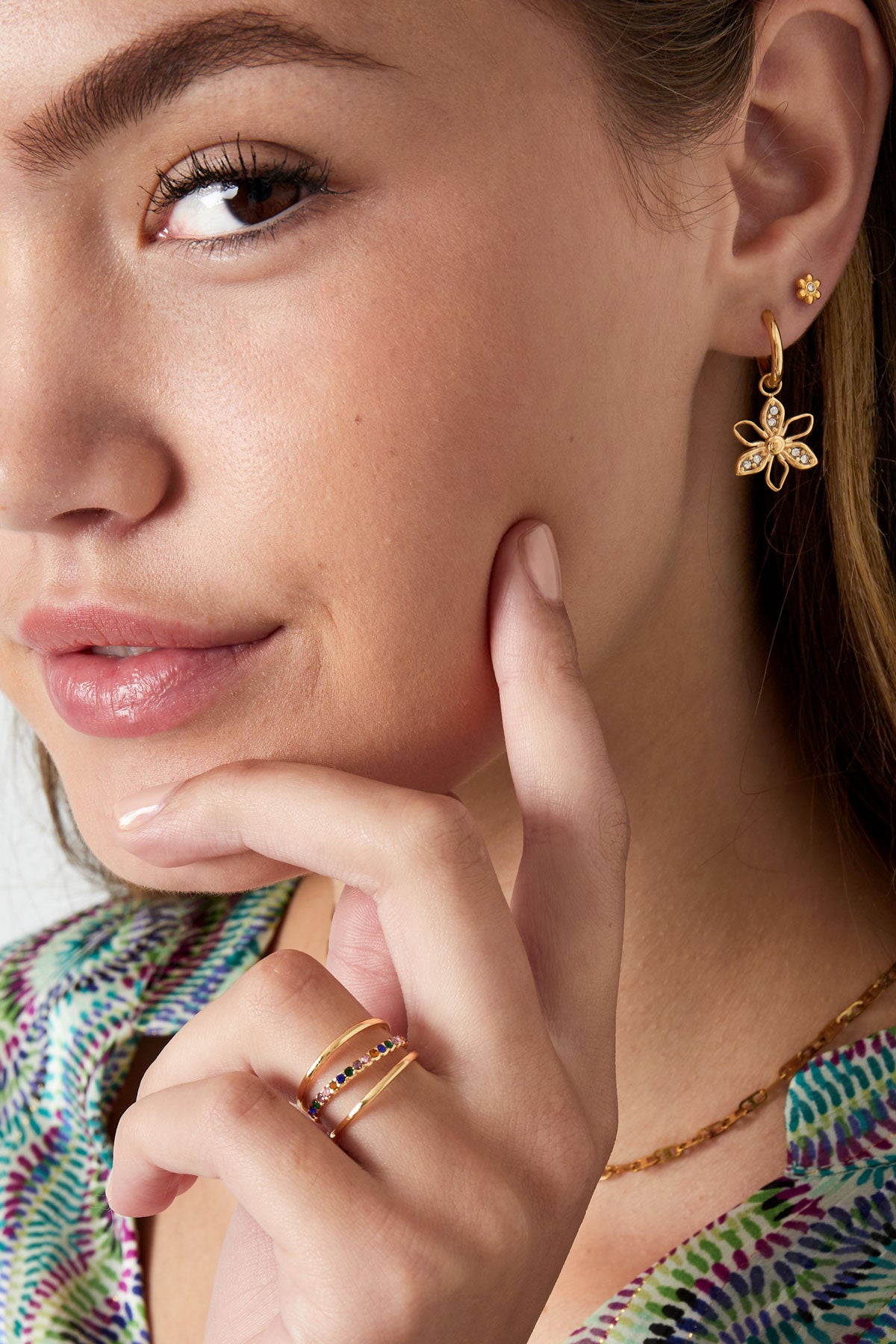 Three-layer ring with colored row of stones - gold
