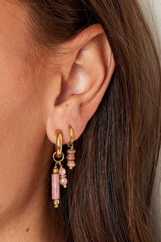Oorbellen met drie steentjes - roze/goud