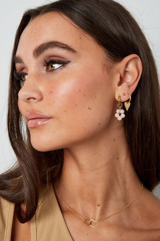 Oorbellen met roze kralen bloem hanger - goud