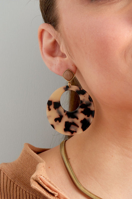Oorbellen met ronde hanger en print detail - bruin