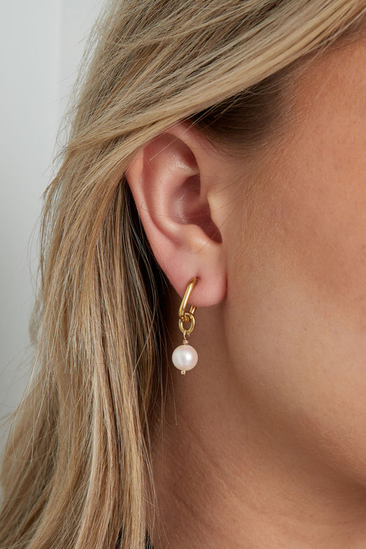 Klassieke oorbellen met parel hanger - goud