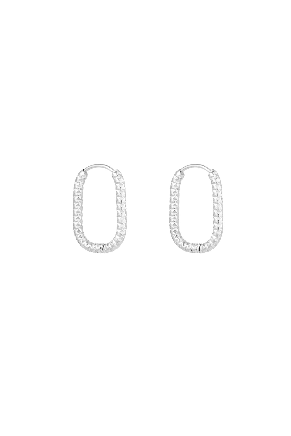 Elongated earrings with ribbed pattern - silver